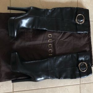 Authentic Gucci leather boots w/metal horse ring